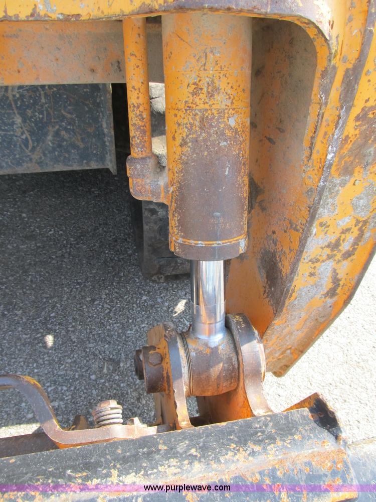 image for item B2866 2006 Mustang MTL20 track skid steer