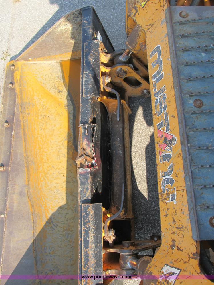 image for item B2866 2006 Mustang MTL20 track skid steer