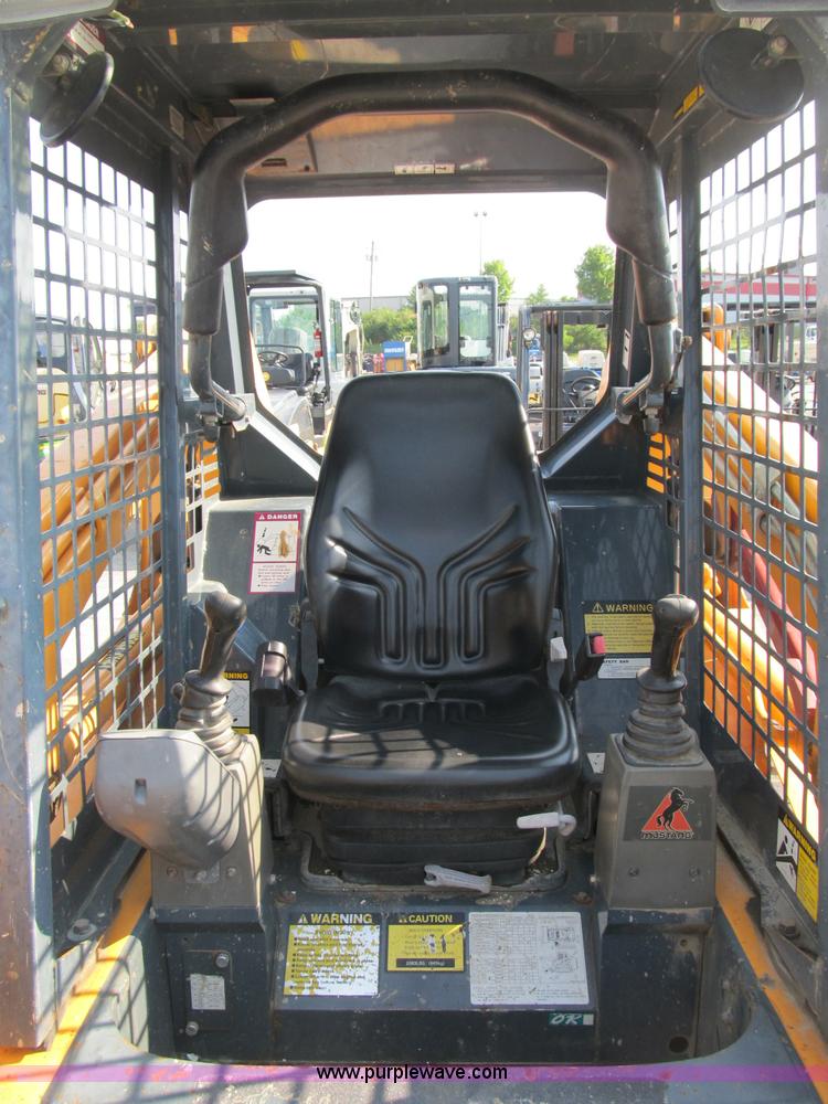 image for item B2866 2006 Mustang MTL20 track skid steer