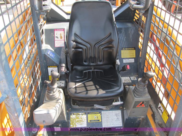 image for item B2866 2006 Mustang MTL20 track skid steer