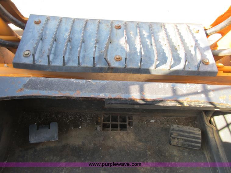 image for item B2866 2006 Mustang MTL20 track skid steer