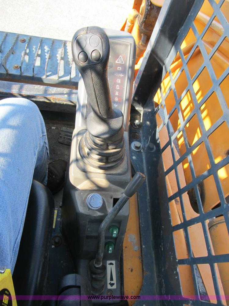 image for item B2866 2006 Mustang MTL20 track skid steer