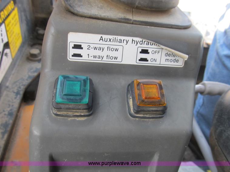 image for item B2866 2006 Mustang MTL20 track skid steer