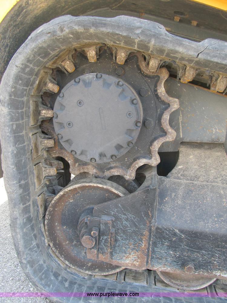 image for item B2866 2006 Mustang MTL20 track skid steer