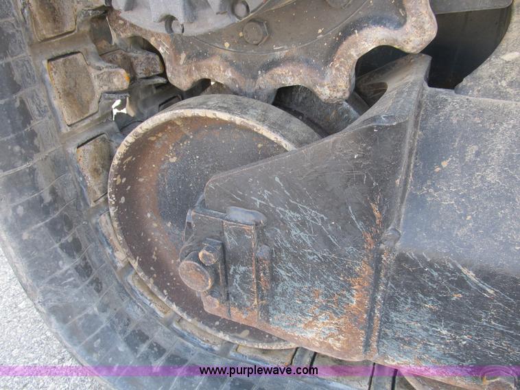 image for item B2866 2006 Mustang MTL20 track skid steer