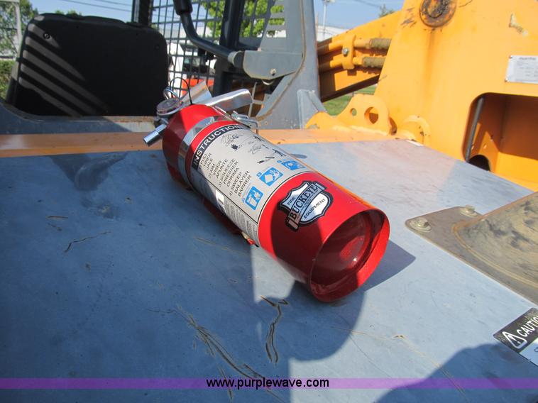 image for item B2866 2006 Mustang MTL20 track skid steer