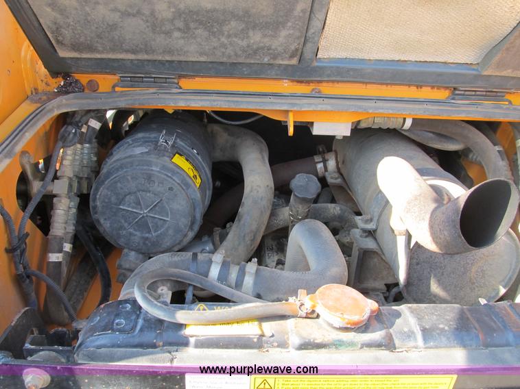 image for item B2866 2006 Mustang MTL20 track skid steer