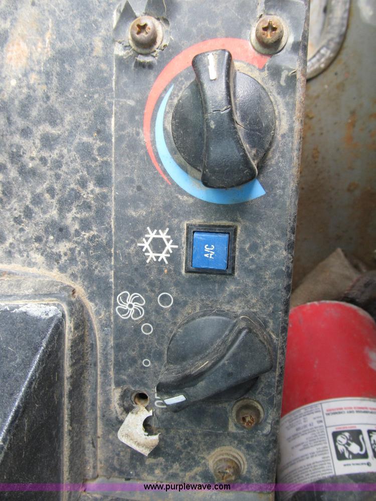 image for item B2869 2006 Takeuchi TL140CR track skid steer