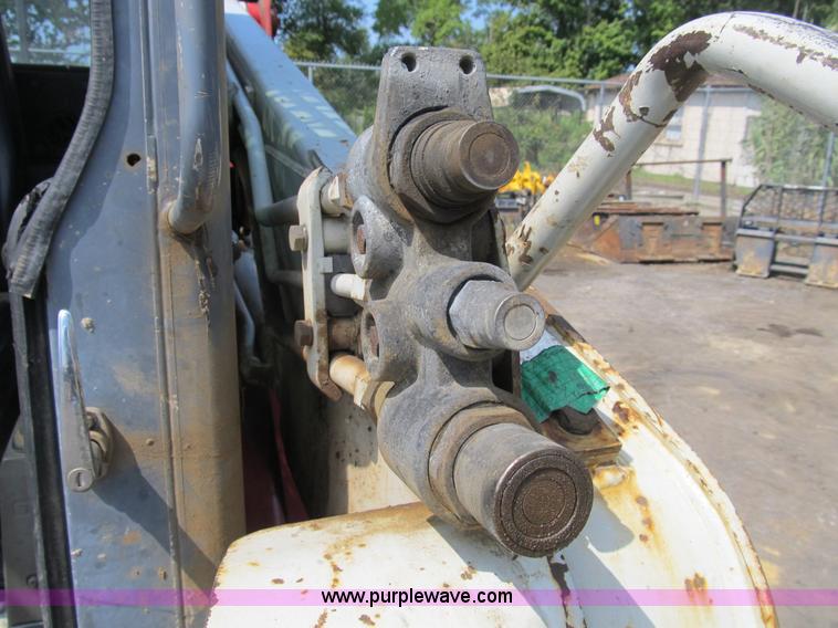 image for item B2869 2006 Takeuchi TL140CR track skid steer