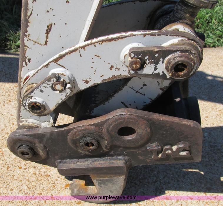 image for item B2872 2007 Takeuchi TB016 compact excavator