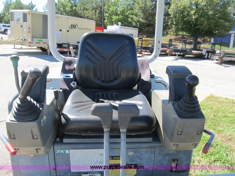 image for item B2872 2007 Takeuchi TB016 compact excavator