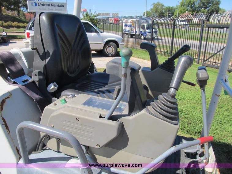 image for item B2872 2007 Takeuchi TB016 compact excavator