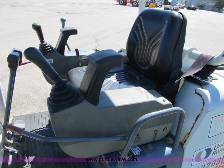 image for item B2872 2007 Takeuchi TB016 compact excavator