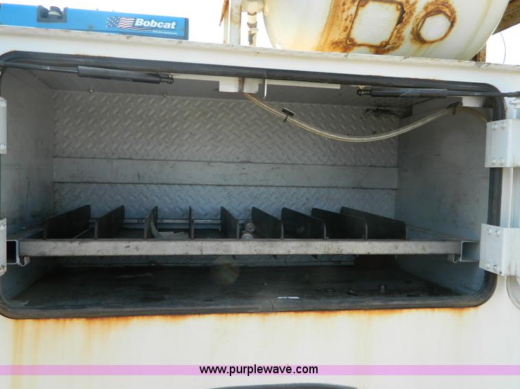 image for item B3866 2006 Ford F550 XL Super Duty service truck