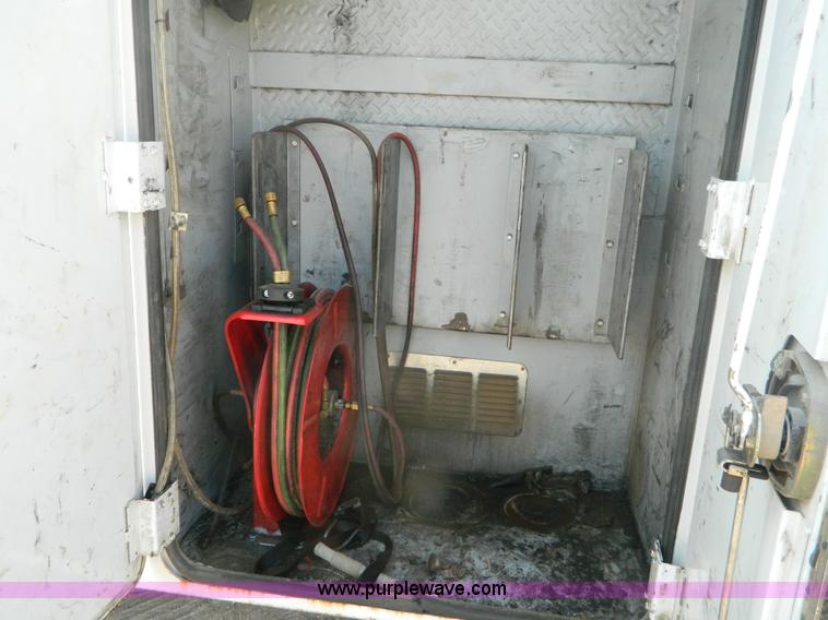 image for item B3866 2006 Ford F550 XL Super Duty service truck