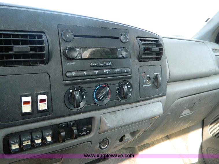 image for item B3866 2006 Ford F550 XL Super Duty service truck