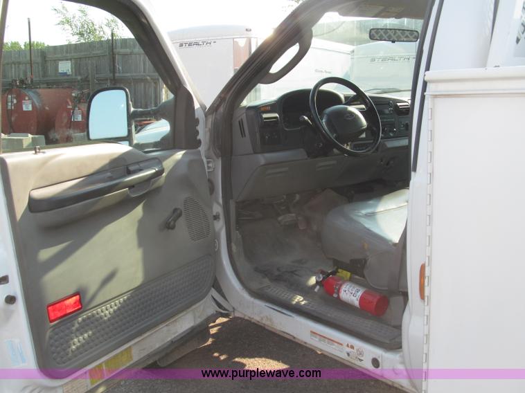 image for item B5209 2006 Ford F550 XL Super Duty service truck