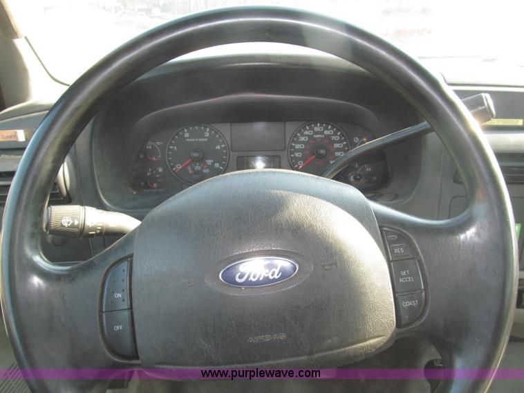 image for item B5209 2006 Ford F550 XL Super Duty service truck