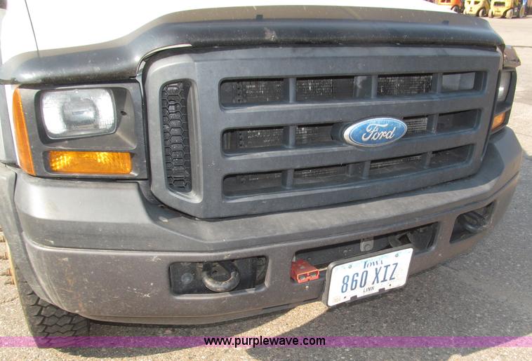 image for item B5209 2006 Ford F550 XL Super Duty service truck