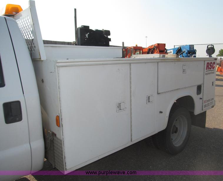 image for item B5209 2006 Ford F550 XL Super Duty service truck
