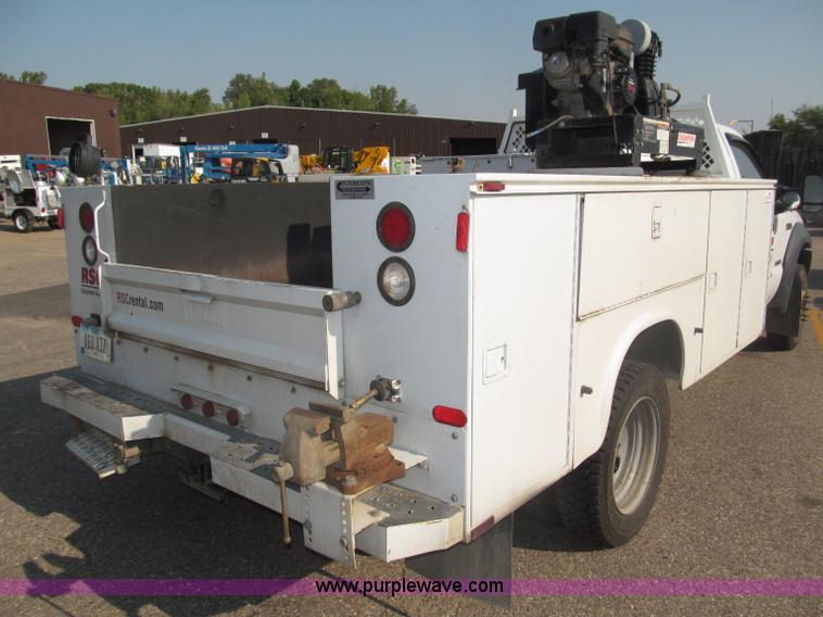 image for item B5209 2006 Ford F550 XL Super Duty service truck