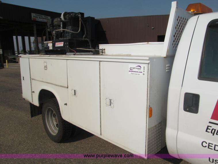 image for item B5209 2006 Ford F550 XL Super Duty service truck