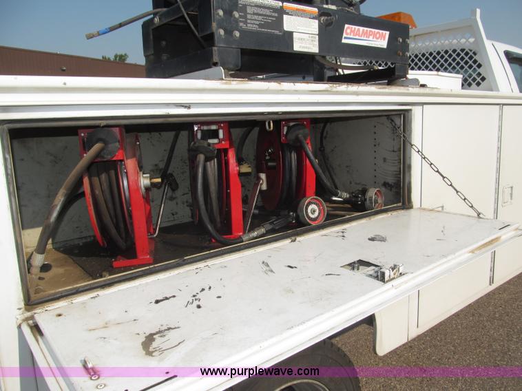 image for item B5209 2006 Ford F550 XL Super Duty service truck