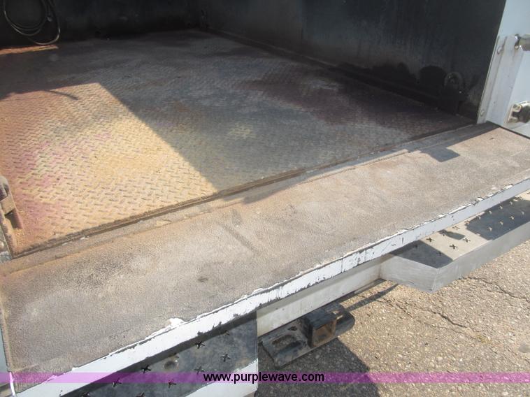 image for item B5209 2006 Ford F550 XL Super Duty service truck