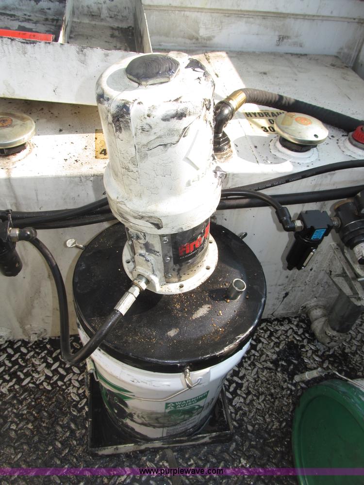 image for item B5209 2006 Ford F550 XL Super Duty service truck