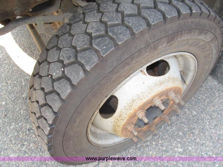 image for item B5209 2006 Ford F550 XL Super Duty service truck