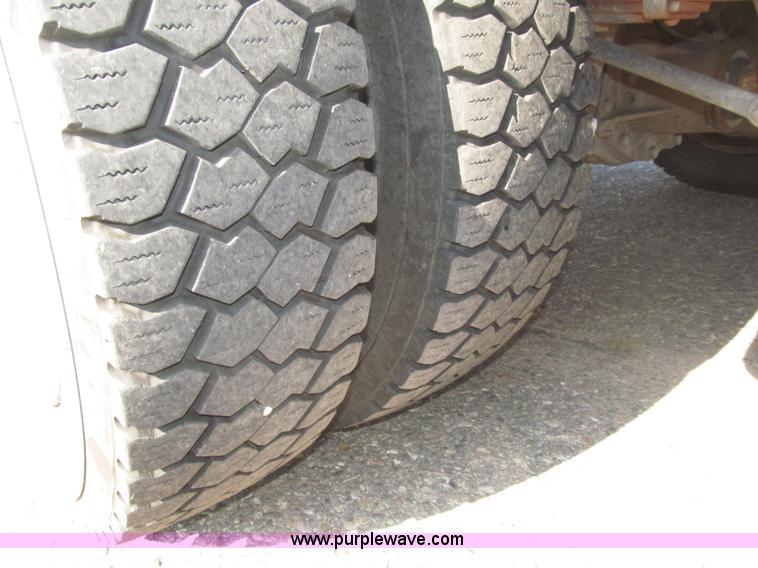 image for item B5209 2006 Ford F550 XL Super Duty service truck