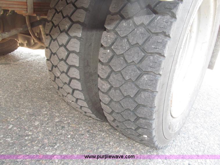 image for item B5209 2006 Ford F550 XL Super Duty service truck