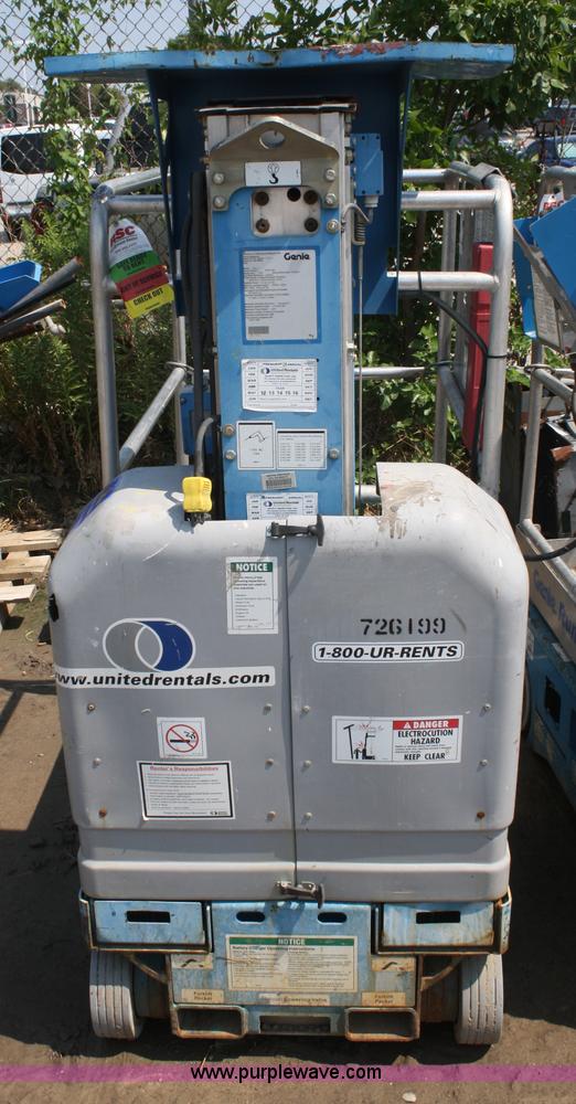 image for item B6874 2005 Genie GR12 vertical lift