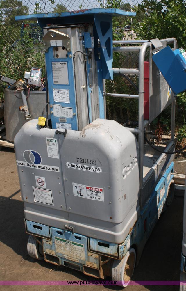 image for item B6874 2005 Genie GR12 vertical lift