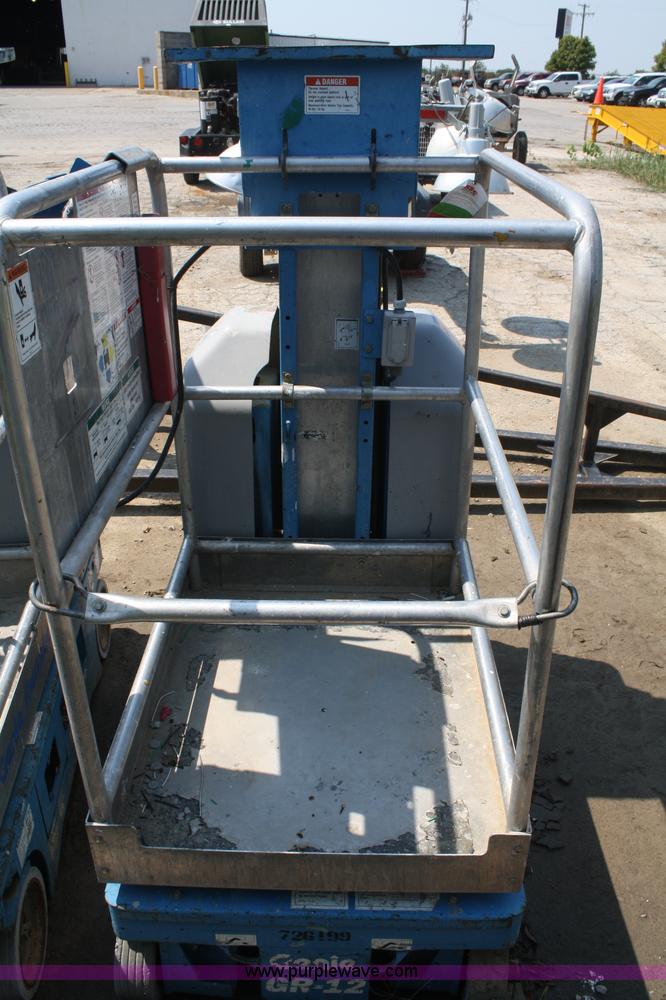 image for item B6874 2005 Genie GR12 vertical lift