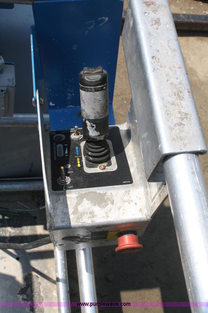 image for item B6874 2005 Genie GR12 vertical lift
