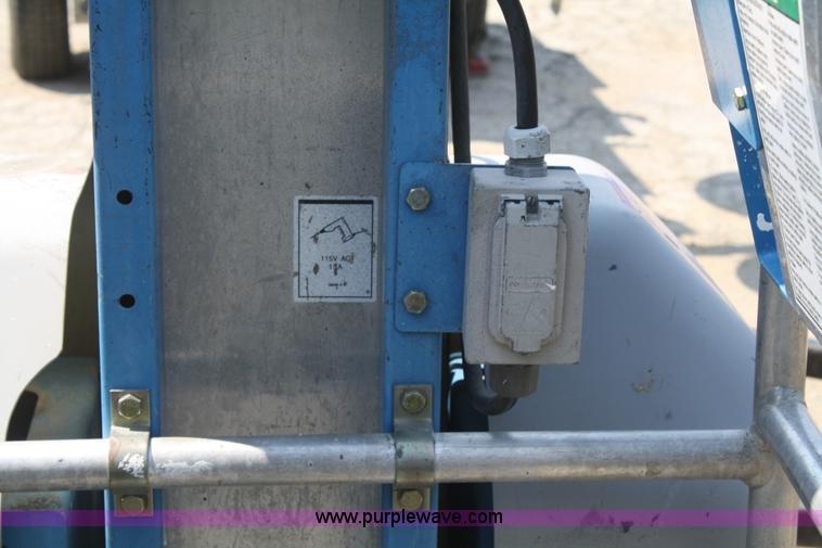 image for item B6874 2005 Genie GR12 vertical lift