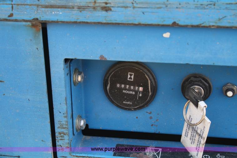 image for item B6874 2005 Genie GR12 vertical lift