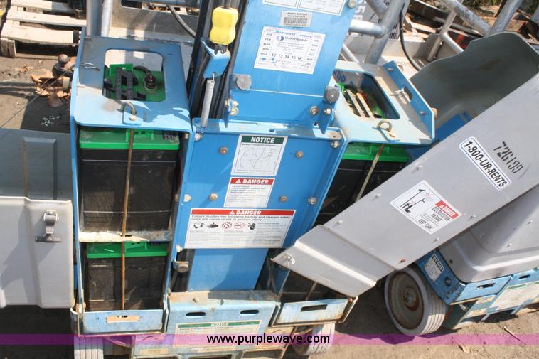 image for item B6874 2005 Genie GR12 vertical lift