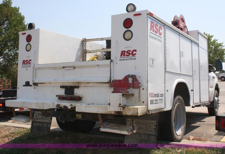 image for item B6875 2004 Ford F550 XL Super Duty service truck