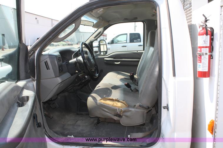image for item B6875 2004 Ford F550 XL Super Duty service truck