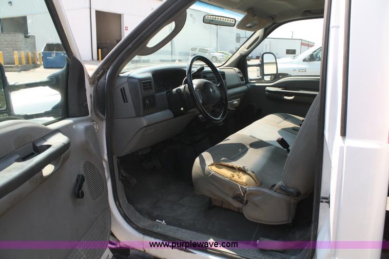 image for item B6875 2004 Ford F550 XL Super Duty service truck