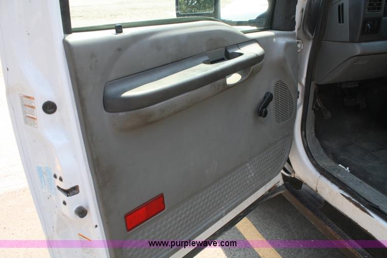 image for item B6875 2004 Ford F550 XL Super Duty service truck