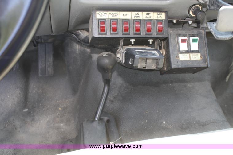 image for item B6875 2004 Ford F550 XL Super Duty service truck