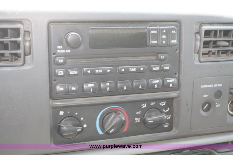 image for item B6875 2004 Ford F550 XL Super Duty service truck