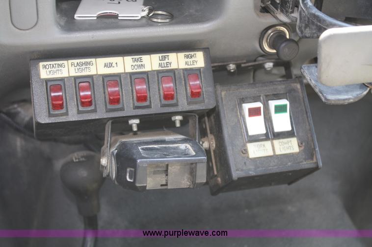 image for item B6875 2004 Ford F550 XL Super Duty service truck