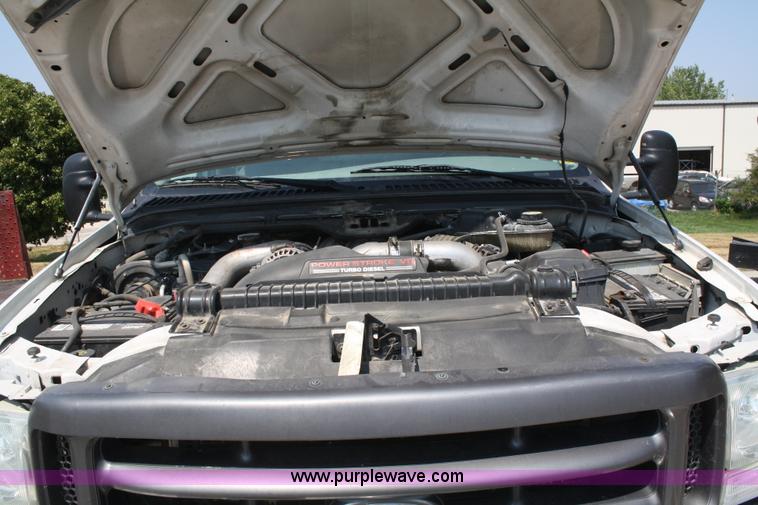 image for item B6875 2004 Ford F550 XL Super Duty service truck