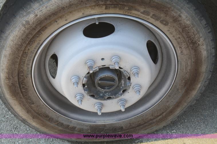 image for item B6875 2004 Ford F550 XL Super Duty service truck