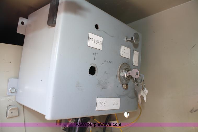 image for item B6875 2004 Ford F550 XL Super Duty service truck