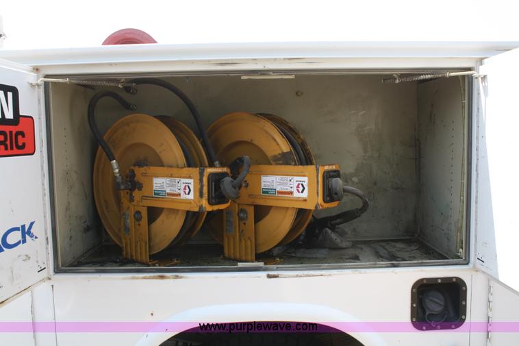 image for item B6875 2004 Ford F550 XL Super Duty service truck